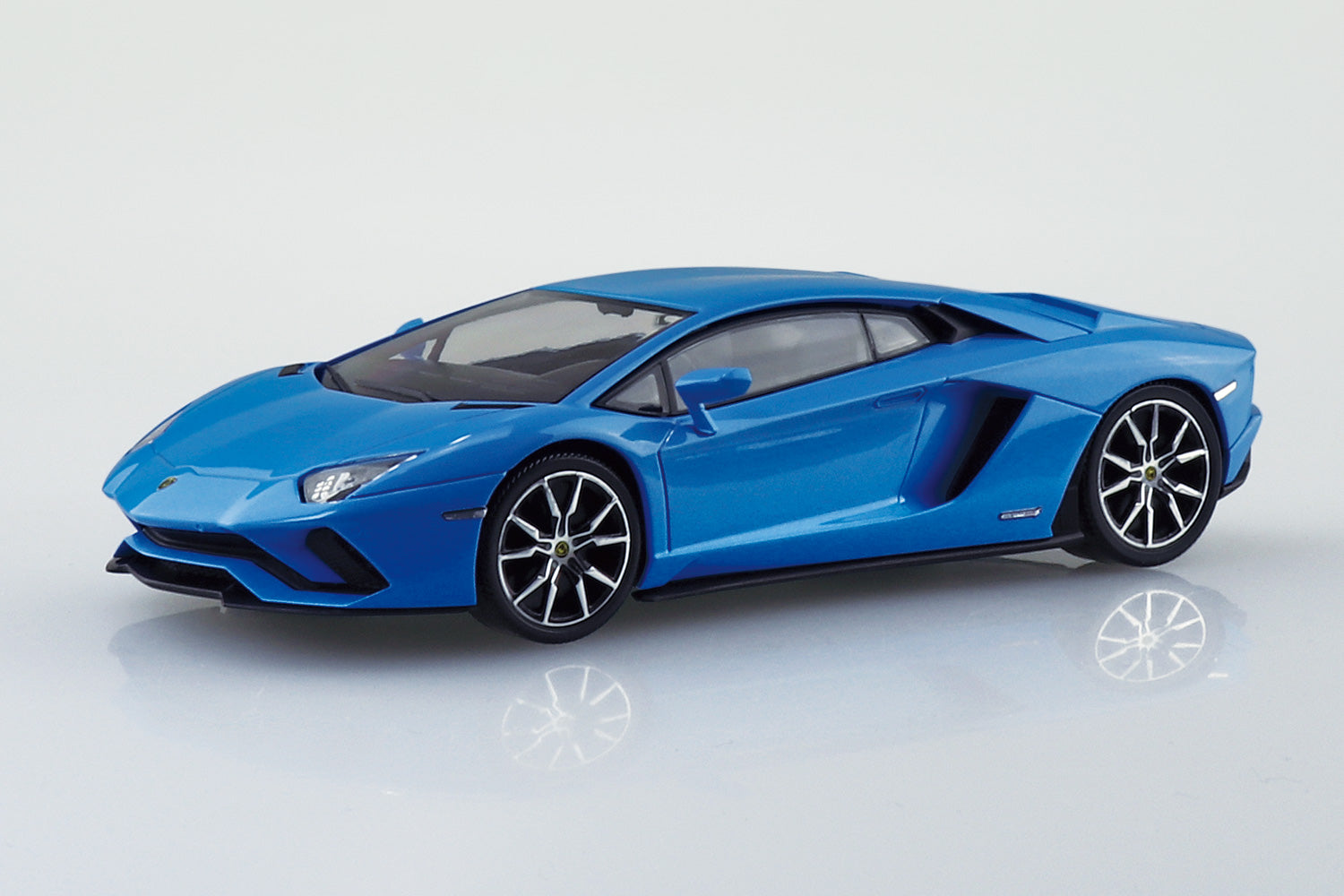 Aoshima 1/32 Snap Kit Lamborghini Aventador S – Pearl Blue - War Games USA