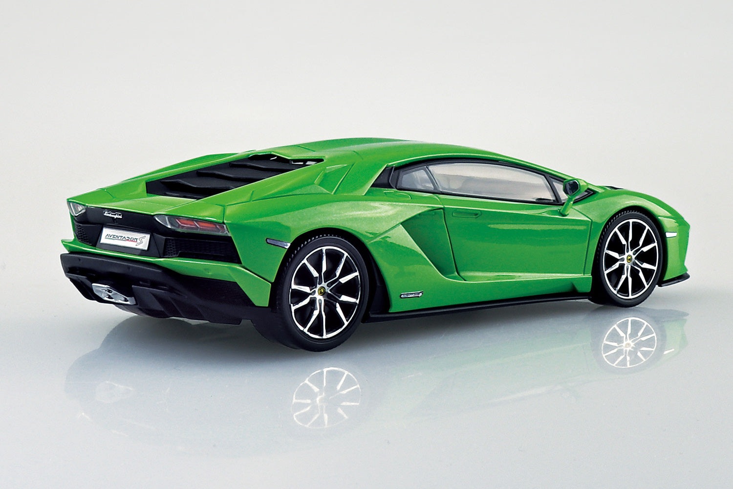 Aoshima 1/32 Snap Kit Lamborghini Aventador S – Pearl Green