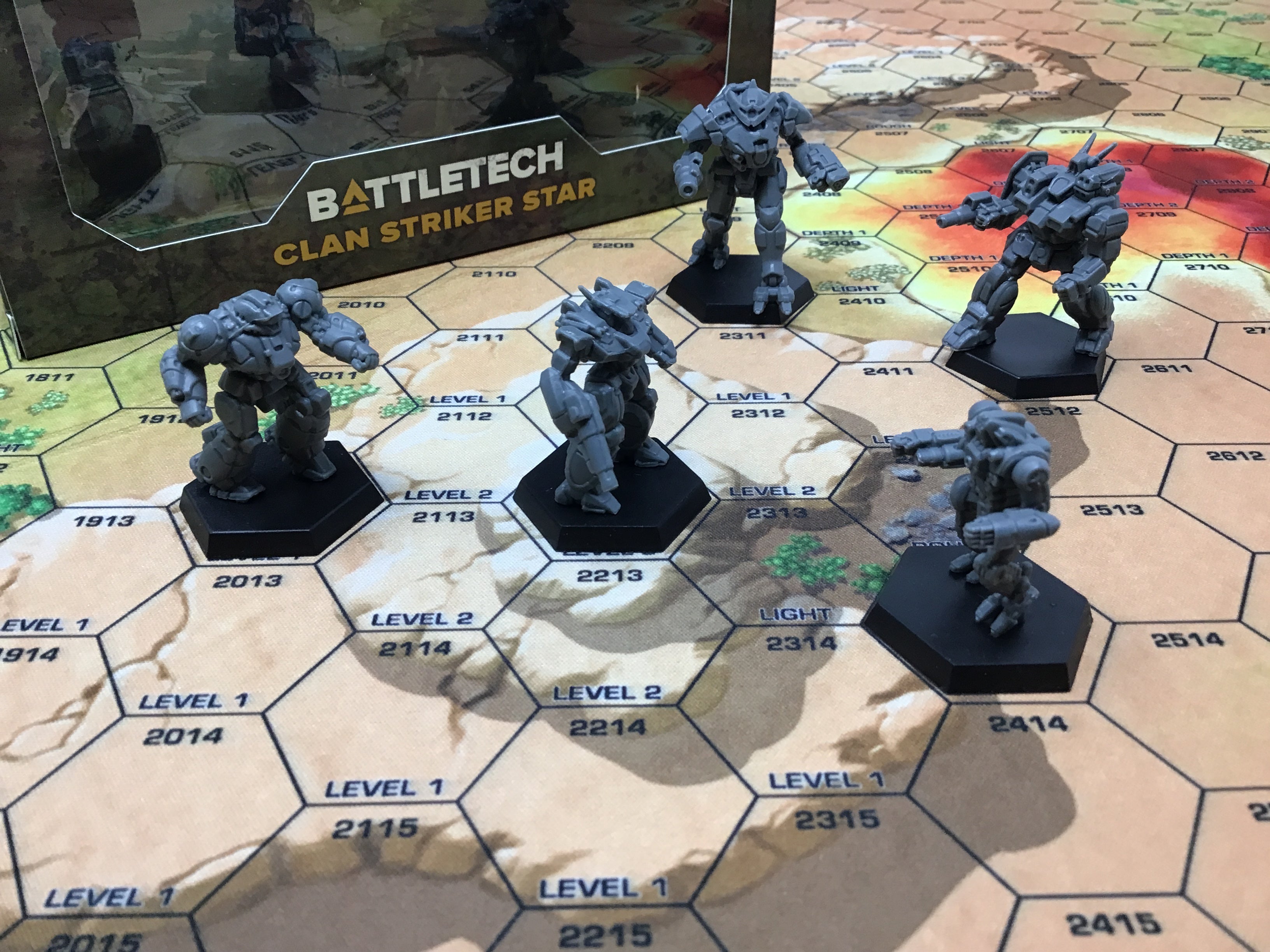Clan Striker Star ForcePack box for BattleTech, five unpainted light and medium Clan BattleMech miniatures